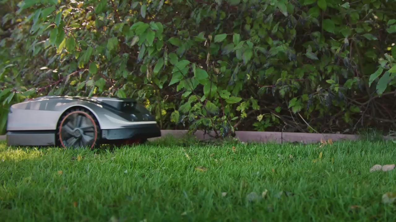 Video yükle: Sunseeker robotik çim biçme makinesi çim kesme küçük resmi