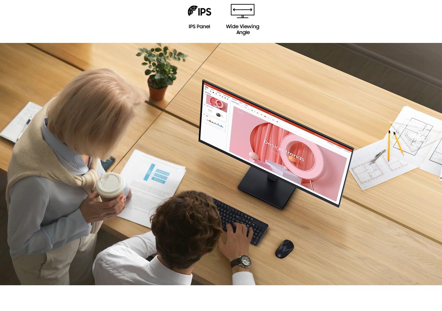 İki kişi, Essential Monitör S3’te bir belgeye bakıyor. Üstlerinde IPS ve Geniş İzleme Açısı simgeleri yer alıyor.
