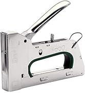 Siyah saplı ve metal mekanizmalı farklı açılarda gösterilen zımba tabancası ve sabitleme aletleri koleksiyonu.