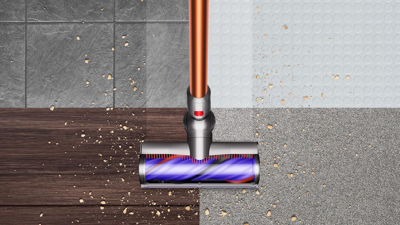 Zemindeki kirleri toplayan Dyson V10. 
