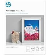 Metinde "HP Gelişmiş Fotoğraf Kağıdı" yazıyor. Beyaz bir binanın Akdeniz manzarası ve pembe çiçekleri gösteren ürün fotoğrafı.