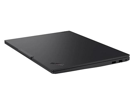 Lenovo ThinkPad E16 Gen 3 (16" Intel) kapalı kapaklı dizüstü bilgisayar, kaliteden ödün vermeden her yerde iş yapmak için taşınabilir gücüyle övünüyor.