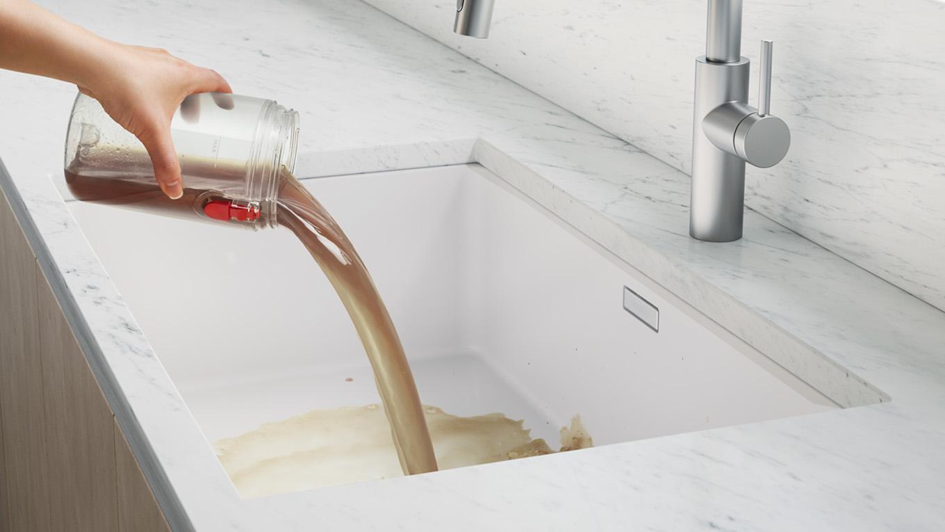 Lavaboya boşaltılan kirli su haznesi.