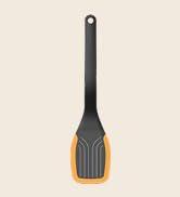 Fiskars spatula. Uzunluk: 29 cm, plastik/silikon, fonksiyonel şekil, siyah/turuncu, 1027300