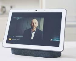 Nest Hub Max ile YouTube videoları izlemek resmi