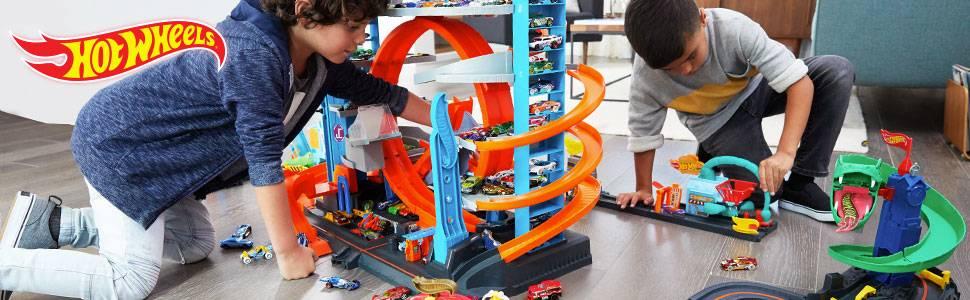 Çocuklar bu Hot Wheels City setleriyle keşfetmeyi severler!