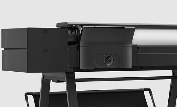 HP DesignJet T858 yazıcının kağıt tepsisinin yakın çekim fotoğrafı