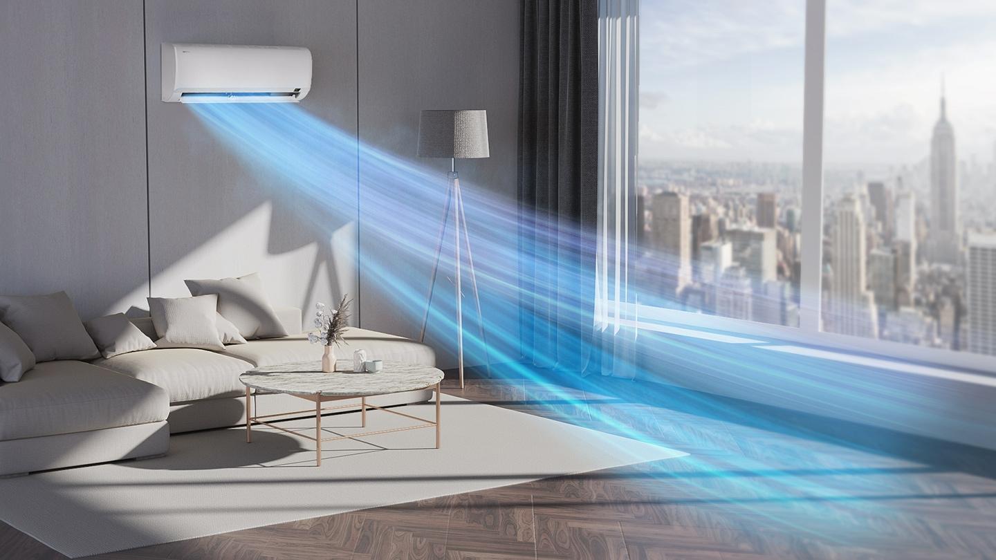 Samsung duvar tipi klima, şehir manzaralı modern bir oturma odasına serin hava üflüyor